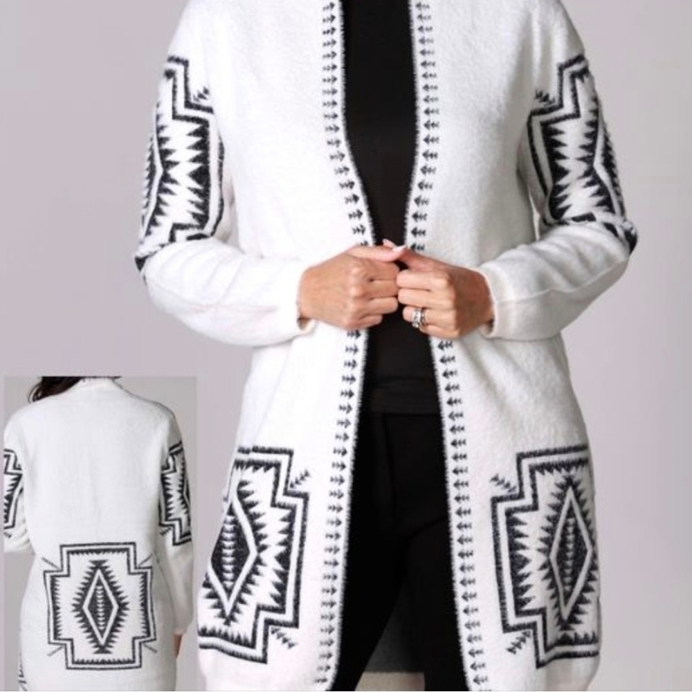 Venario Jaime Black & White Aztec Tribal Soft Brush Cardigan Jacket Size Large